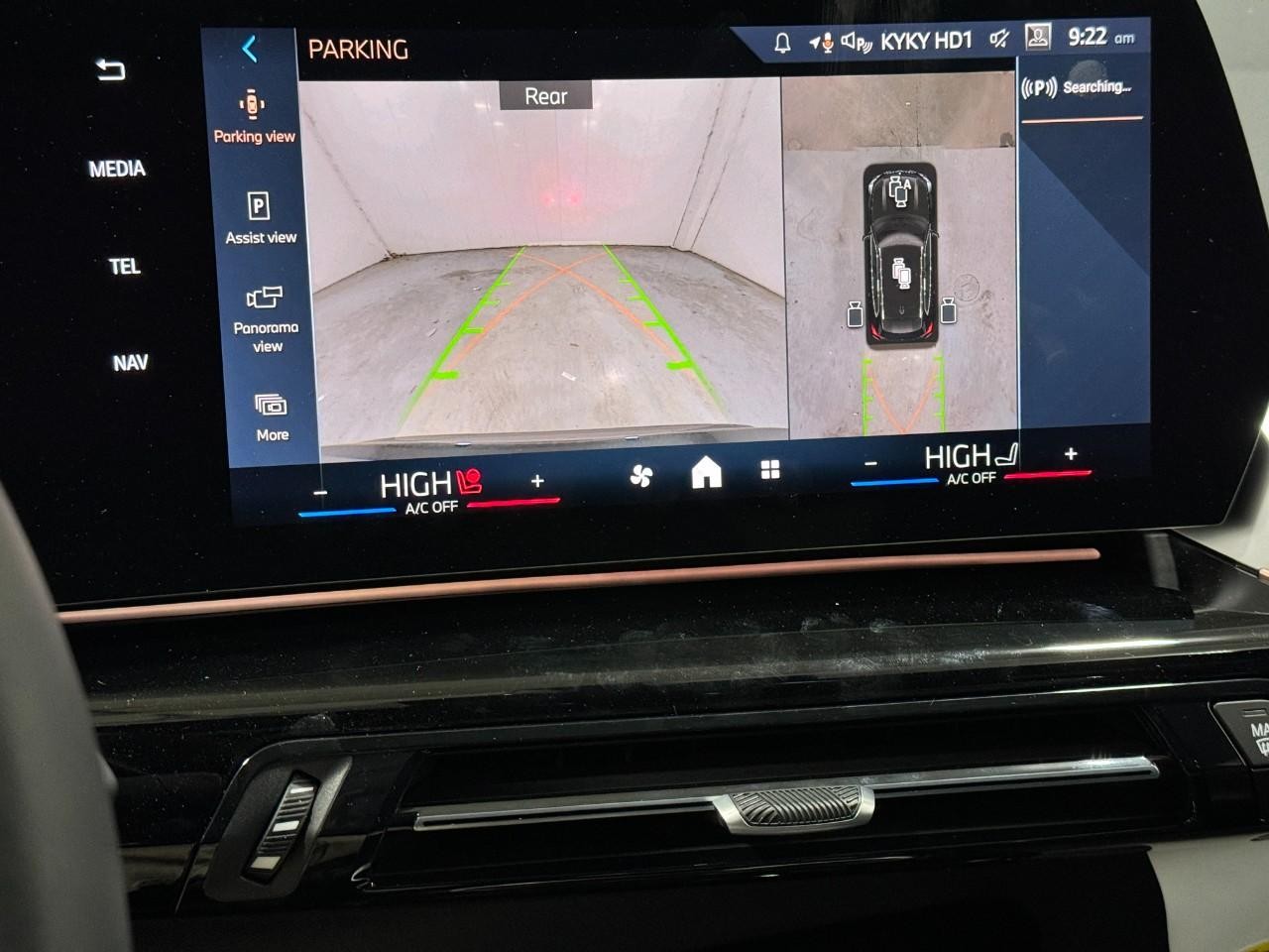 BMW X1 Vehicle Full-screen Gallery Image 32