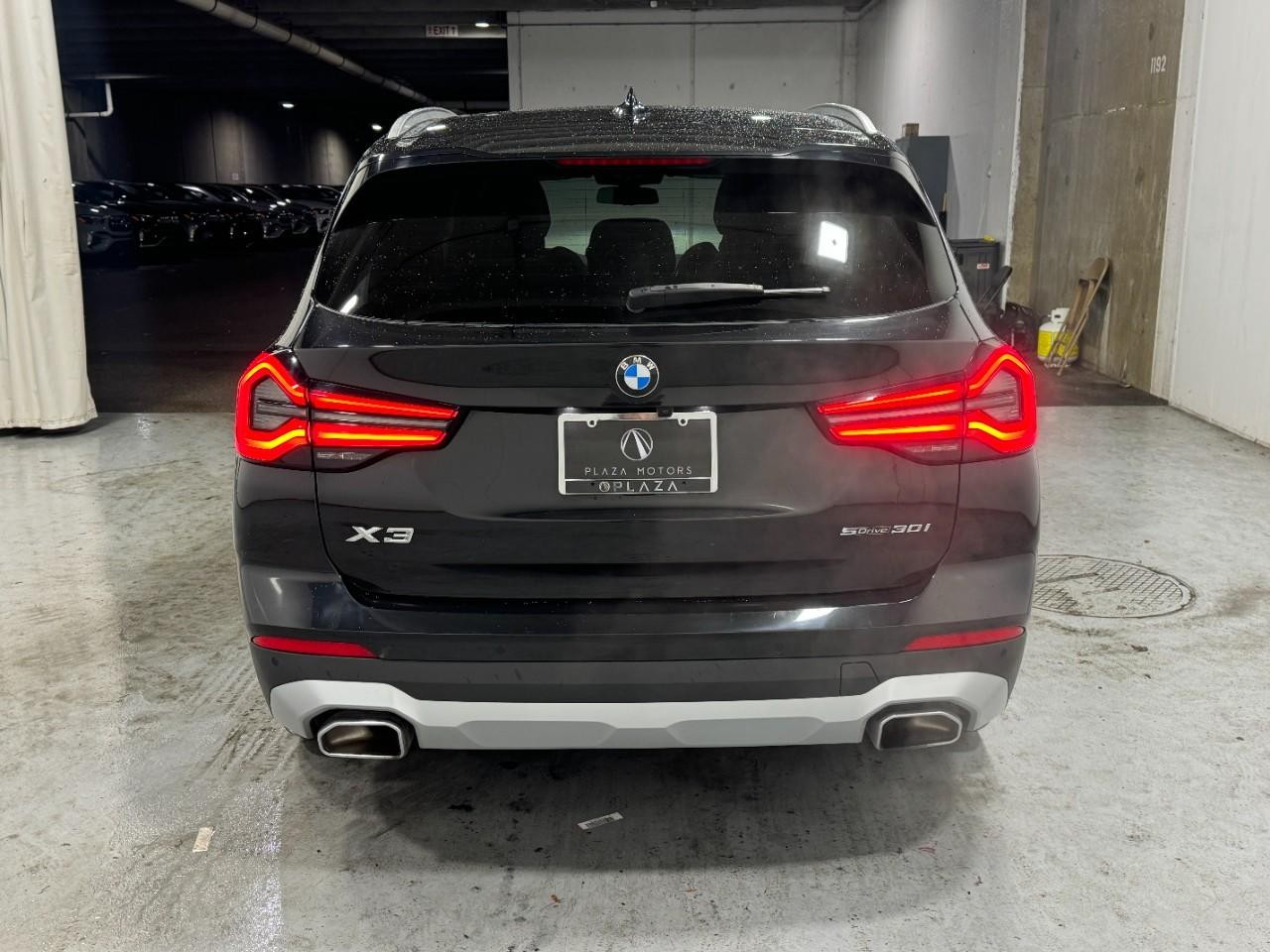BMW X3 Vehicle Full-screen Gallery Image 9