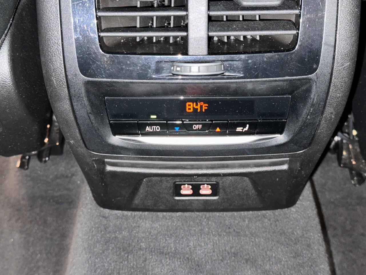 BMW X3 Vehicle Full-screen Gallery Image 11