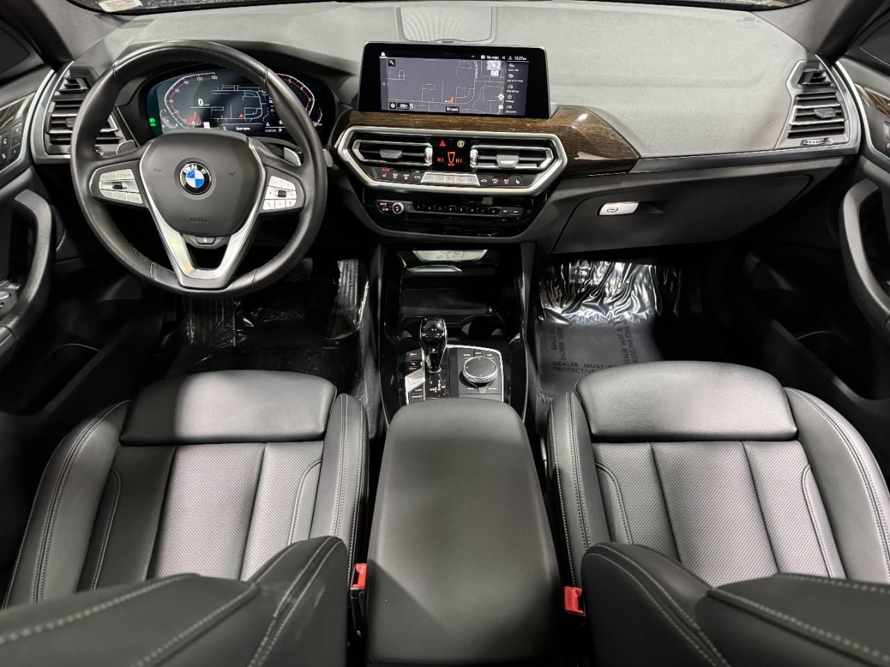 BMW X3 Vehicle Full-screen Gallery Image 13