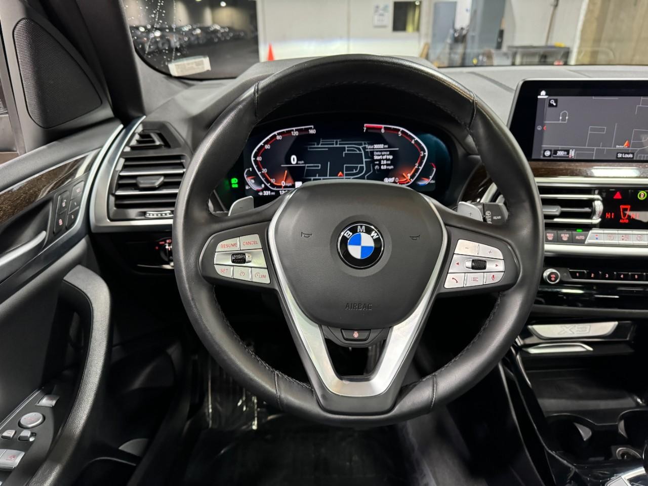 BMW X3 Vehicle Full-screen Gallery Image 14