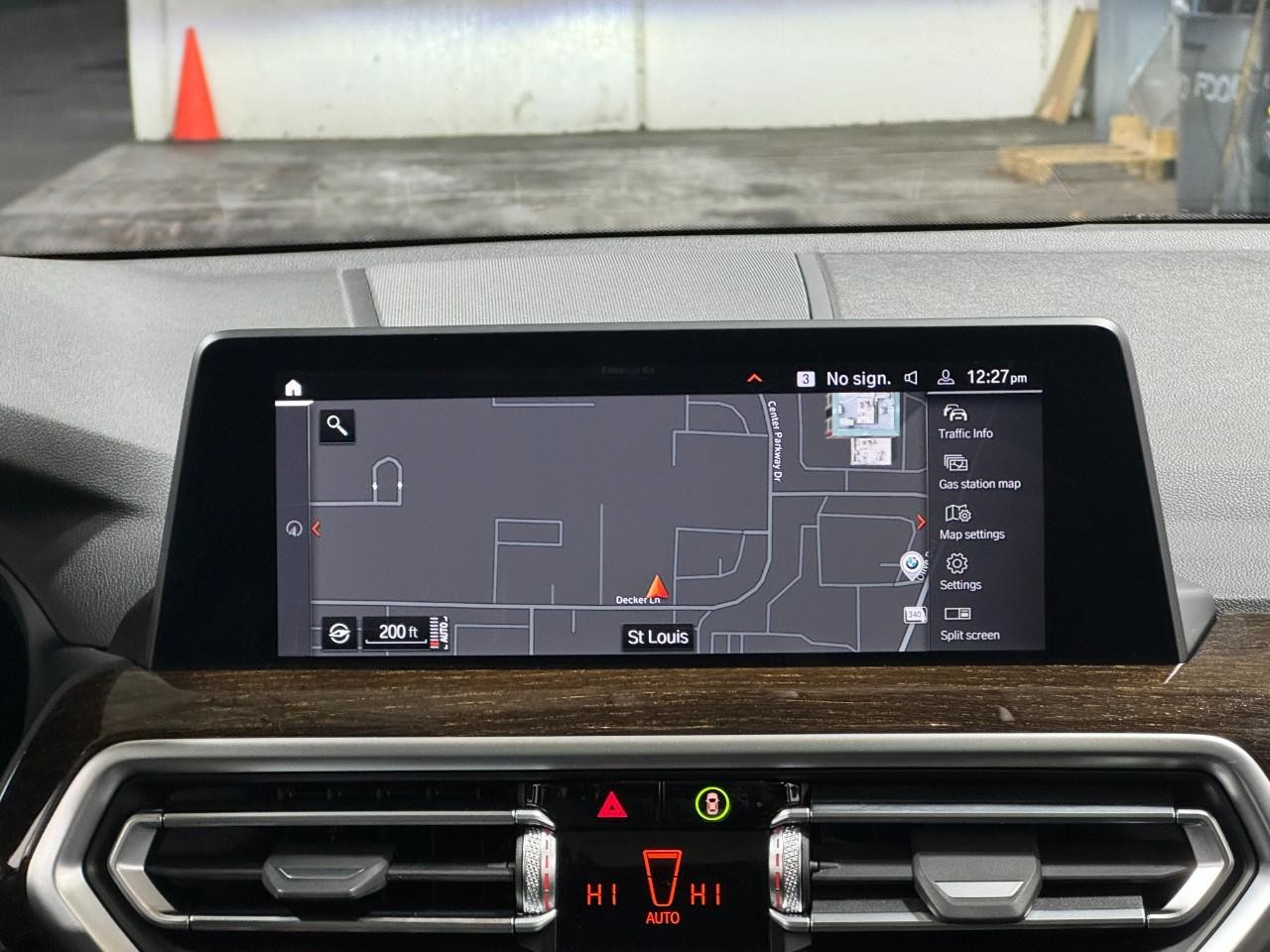 BMW X3 Vehicle Full-screen Gallery Image 15