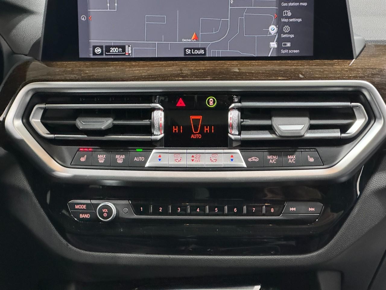 BMW X3 Vehicle Full-screen Gallery Image 16