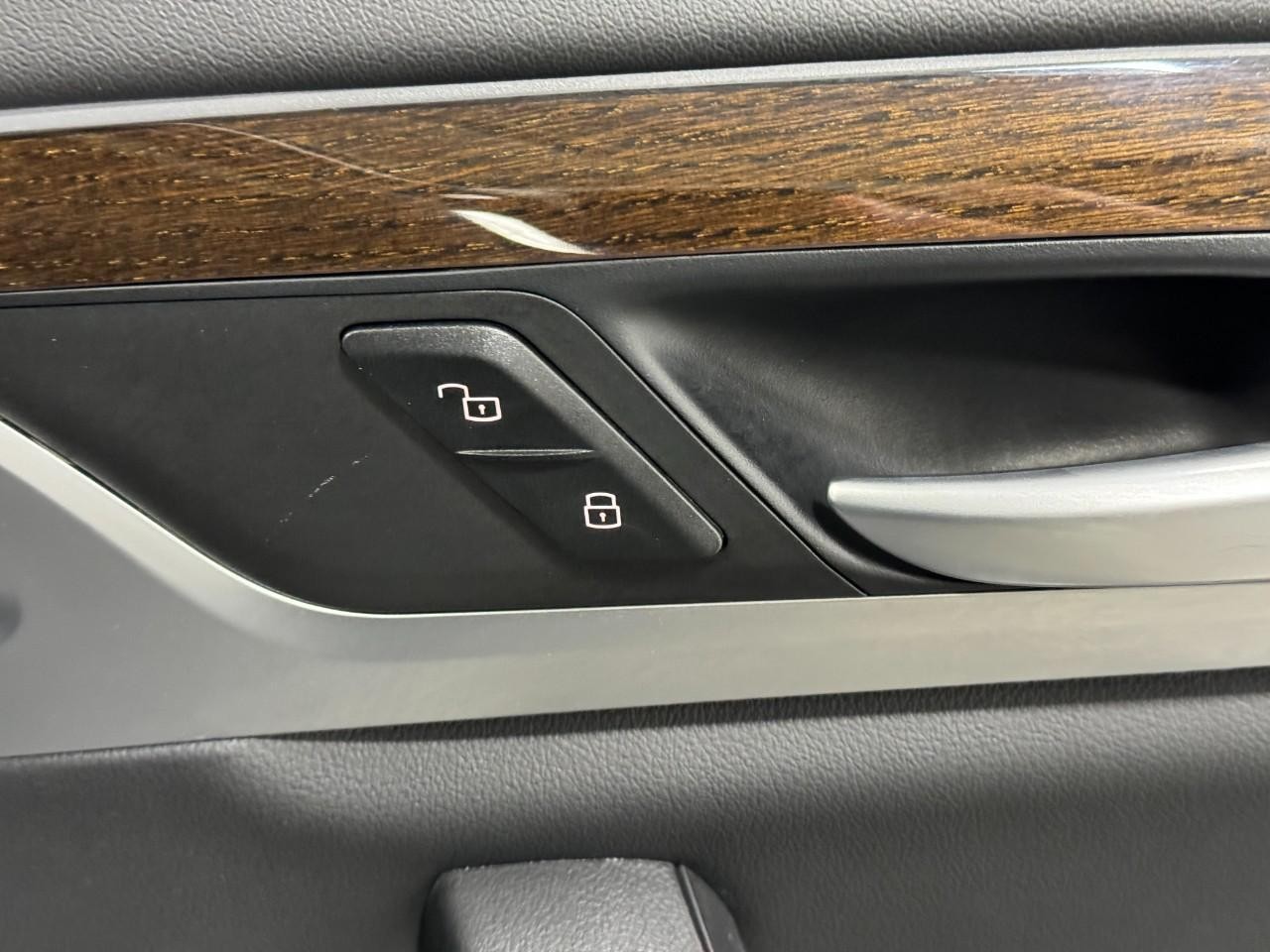 BMW X3 Vehicle Full-screen Gallery Image 22