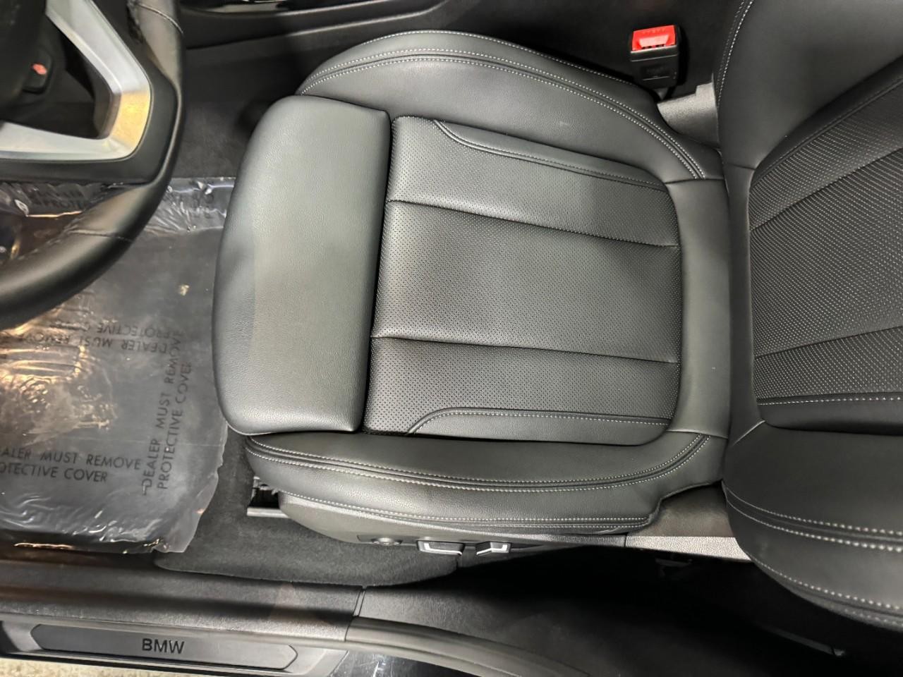 BMW X3 Vehicle Full-screen Gallery Image 27