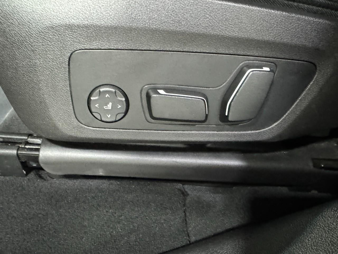 BMW X3 Vehicle Full-screen Gallery Image 28