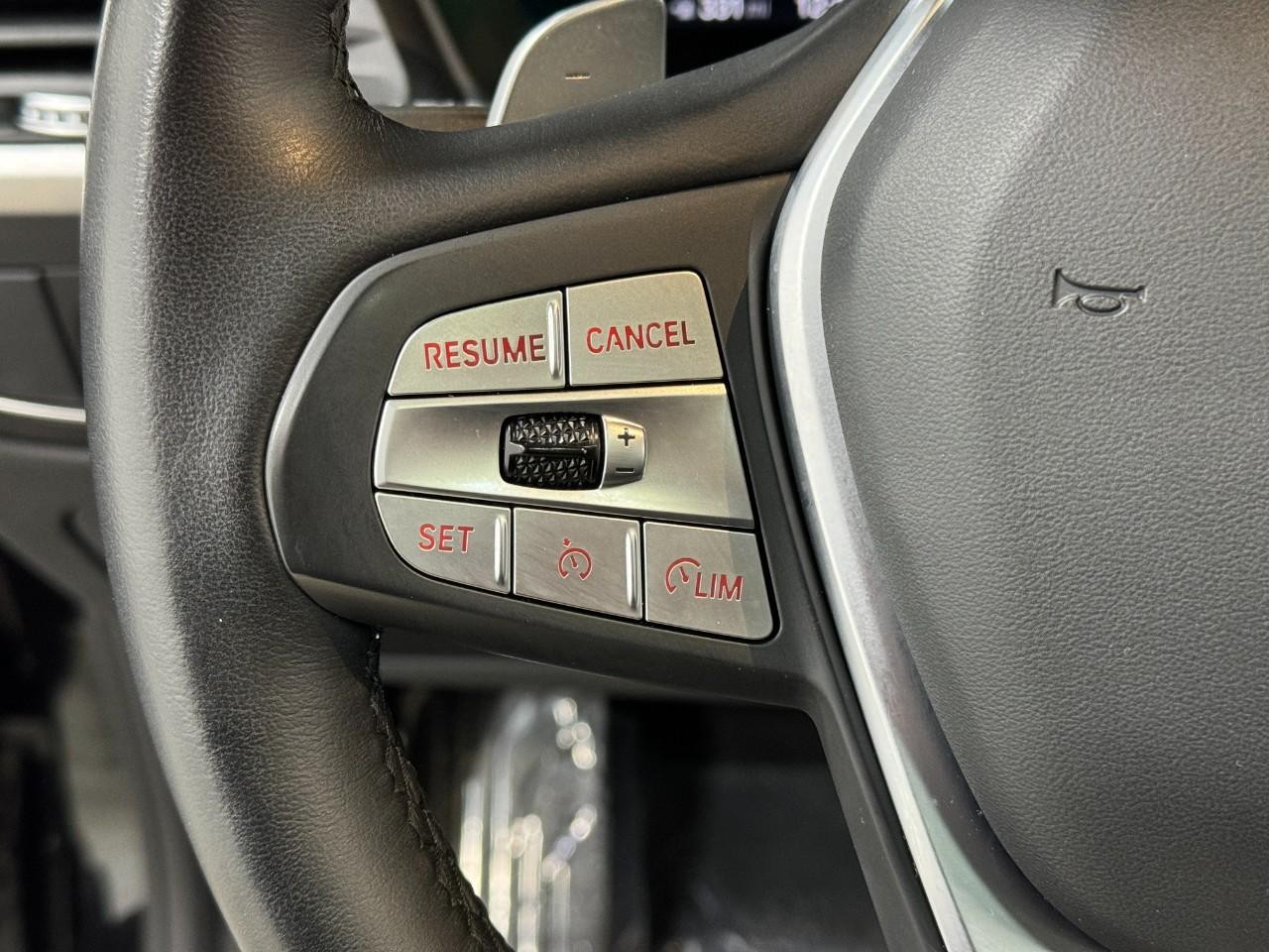 BMW X3 Vehicle Full-screen Gallery Image 30