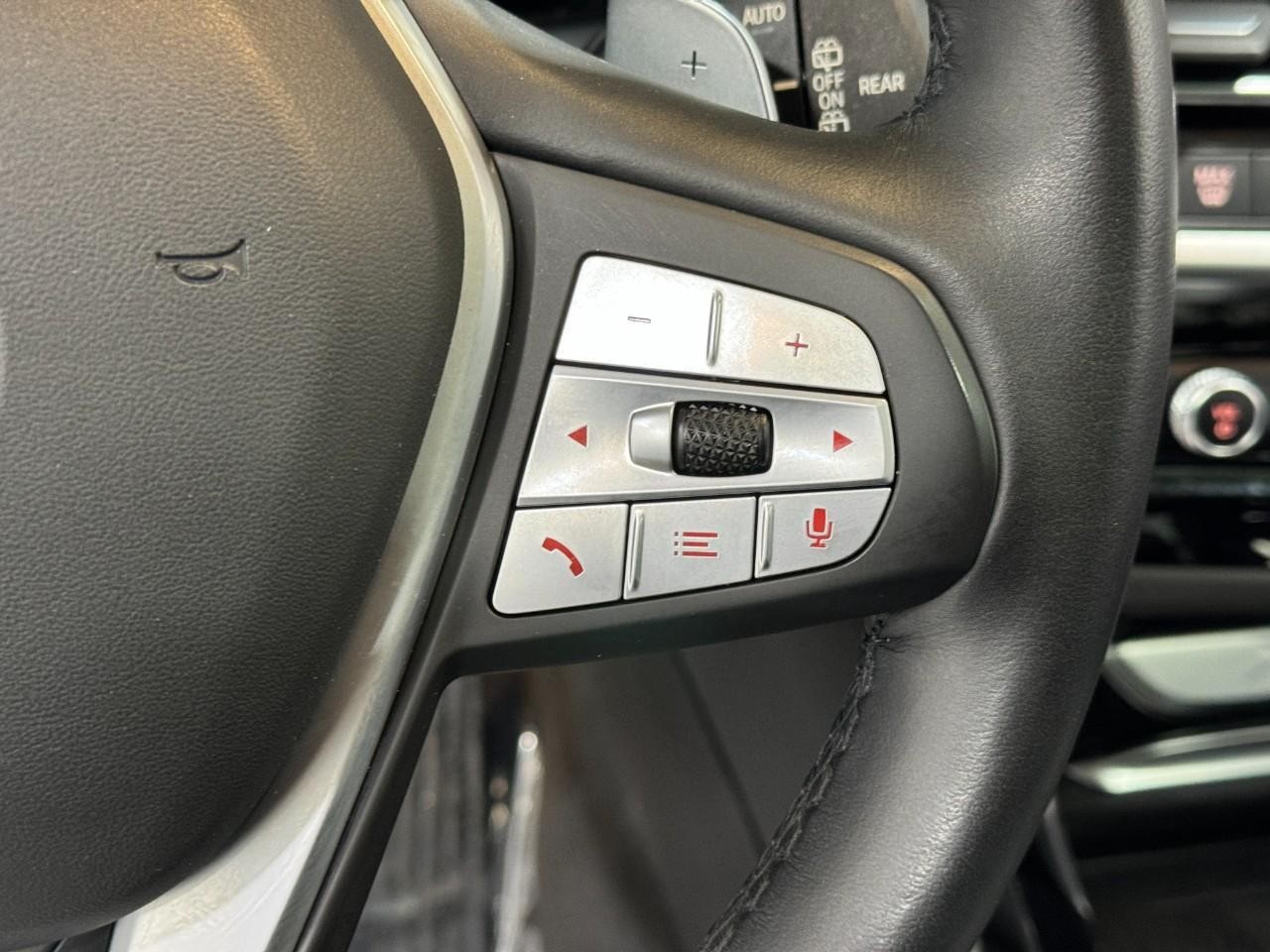 BMW X3 Vehicle Full-screen Gallery Image 31