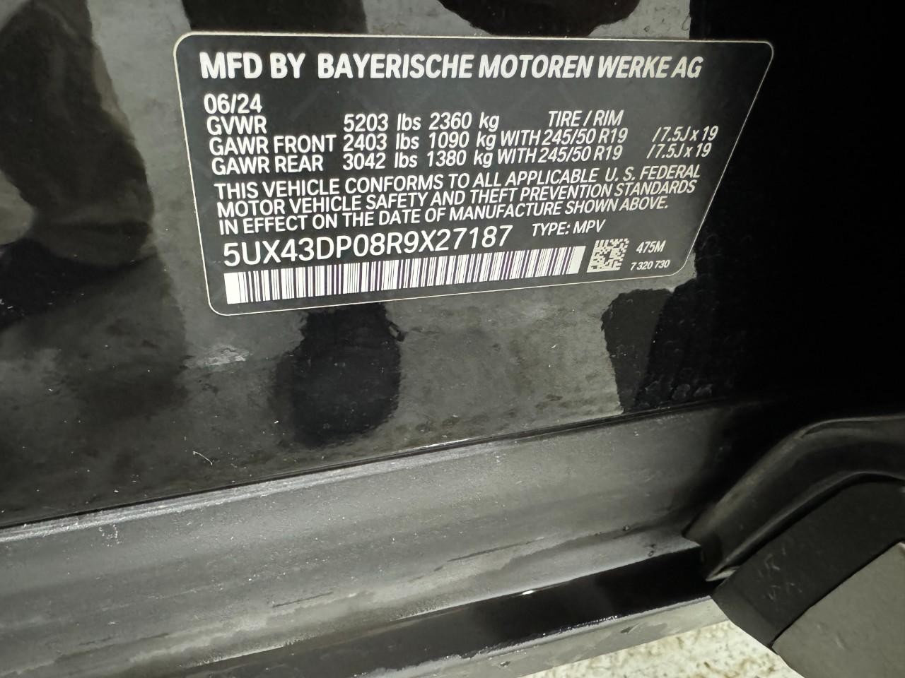 BMW X3 Vehicle Full-screen Gallery Image 35