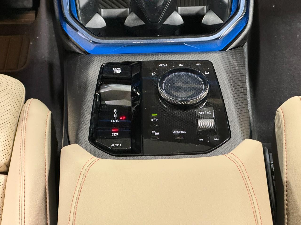 BMW X3 Vehicle Full-screen Gallery Image 15