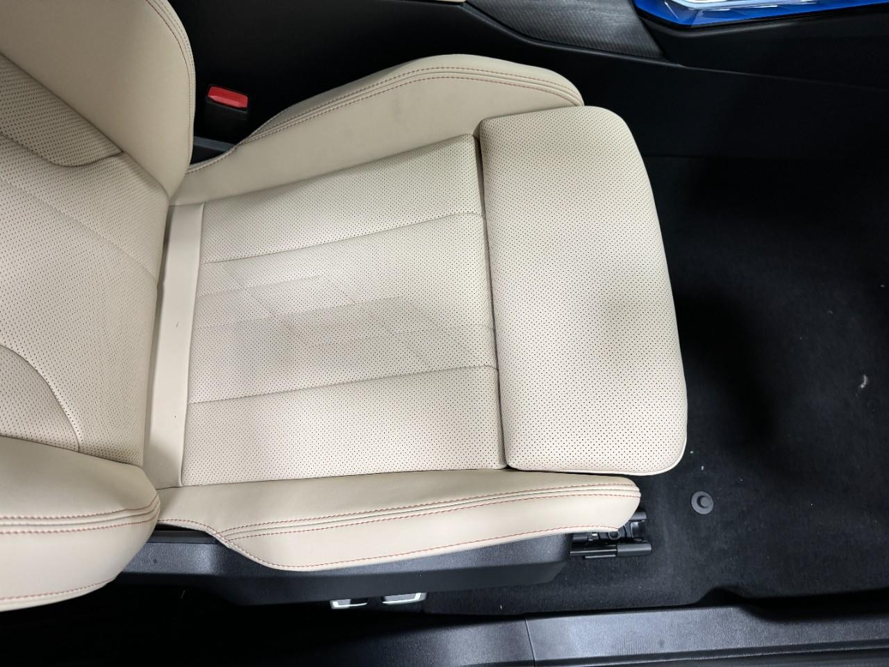 BMW X3 Vehicle Full-screen Gallery Image 18