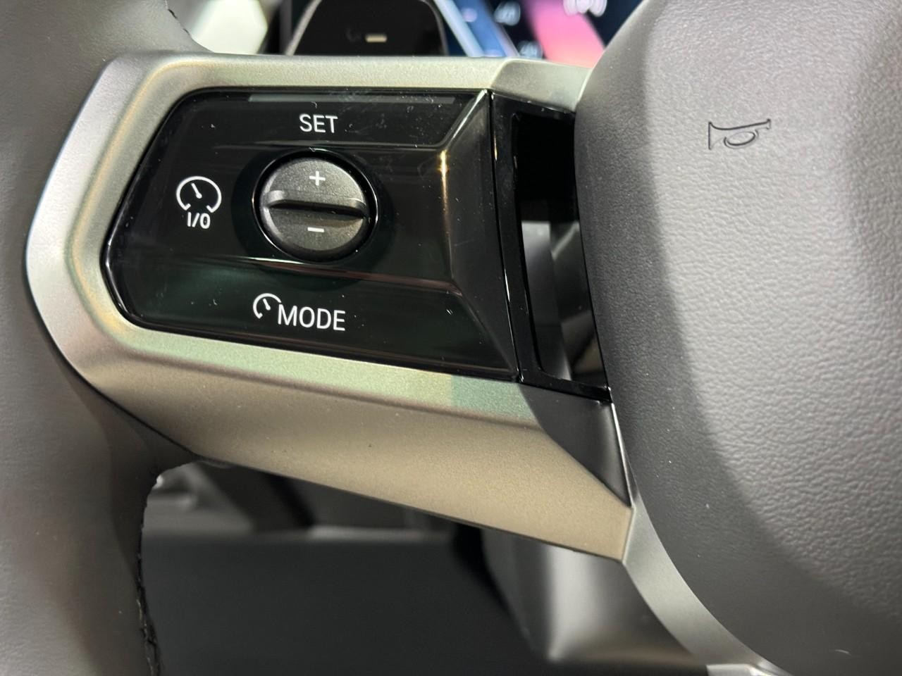 BMW X3 Vehicle Full-screen Gallery Image 27