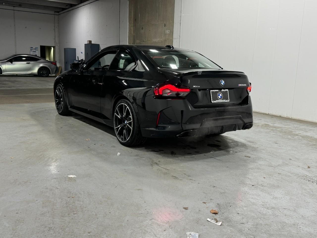 BMW 2 Series Vehicle Full-screen Gallery Image 3