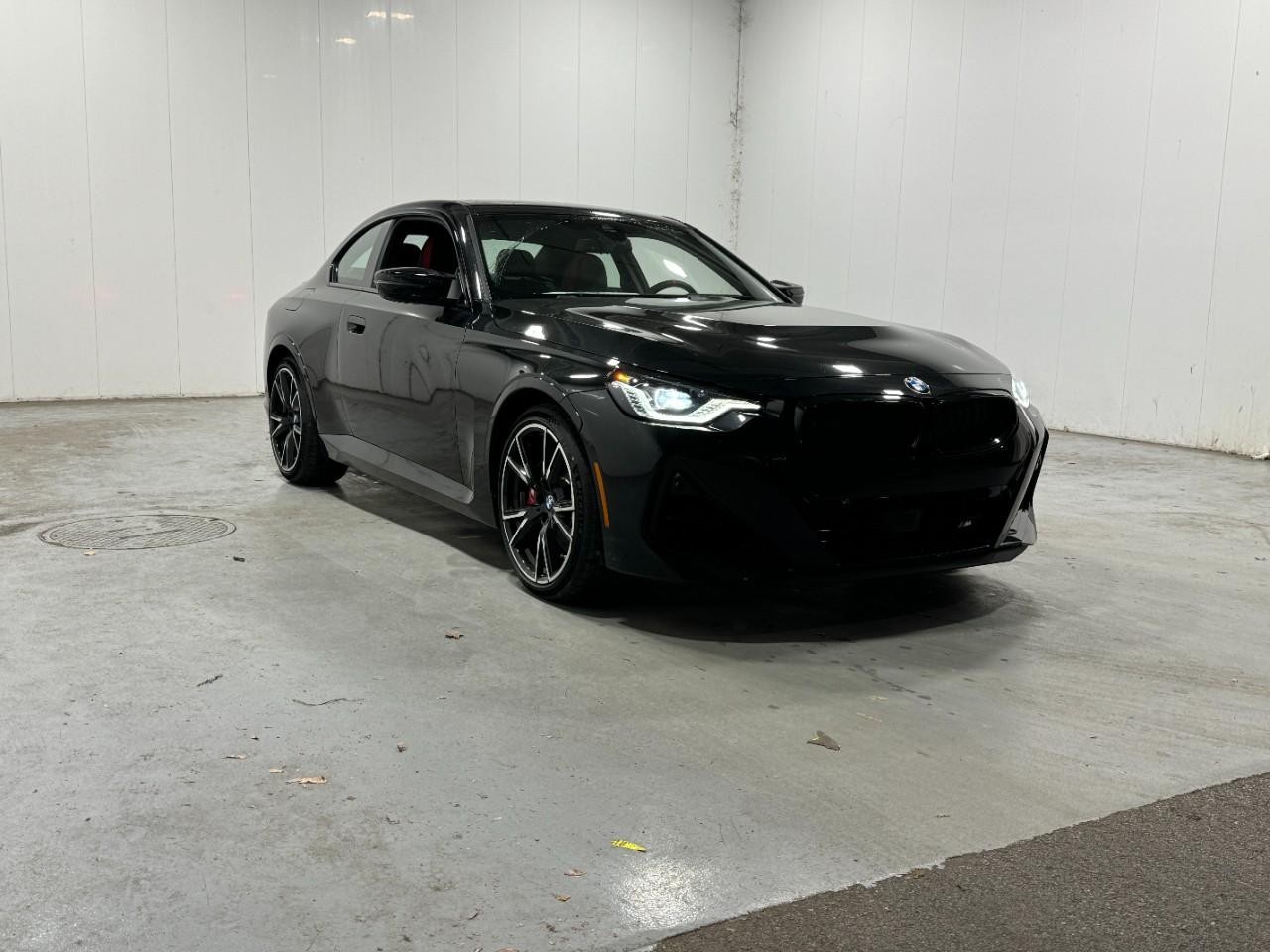 BMW 2 Series Vehicle Full-screen Gallery Image 6