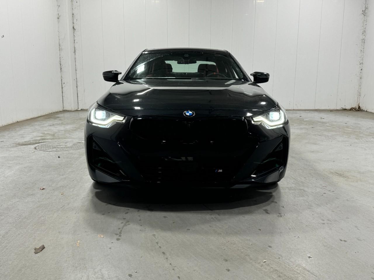 BMW 2 Series Vehicle Full-screen Gallery Image 7