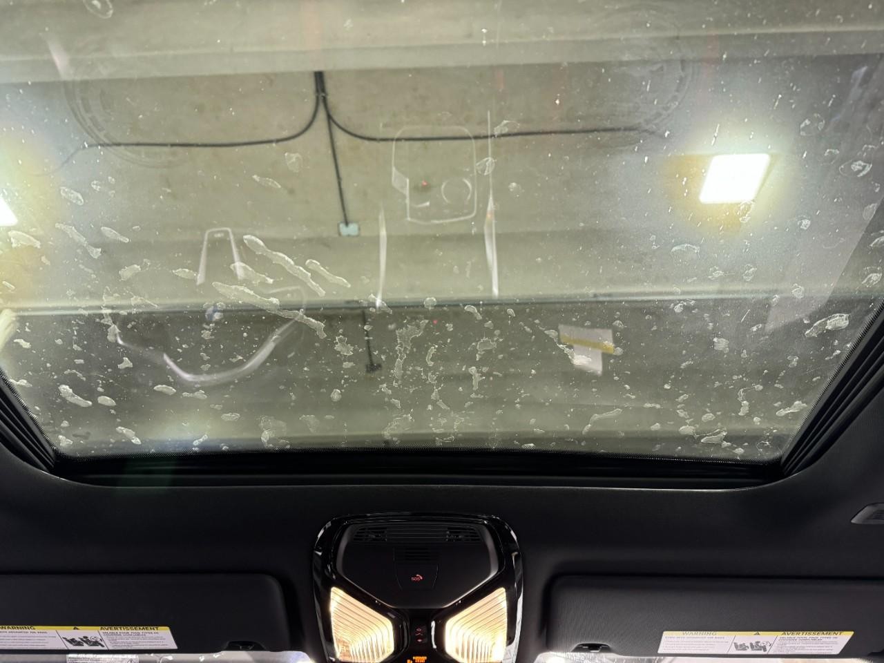 BMW 2 Series Vehicle Full-screen Gallery Image 11