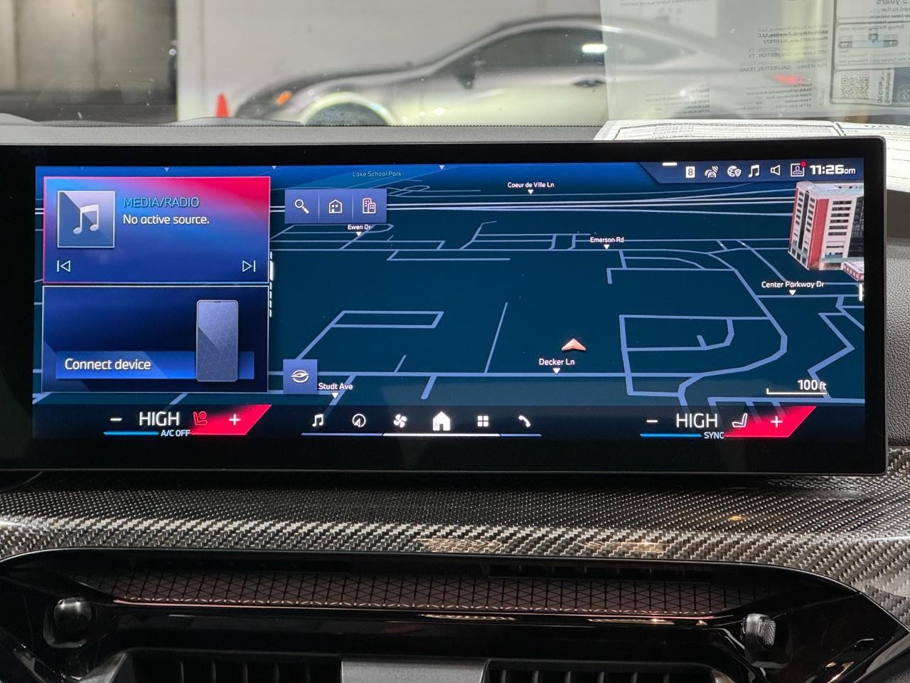 BMW 2 Series Vehicle Full-screen Gallery Image 14