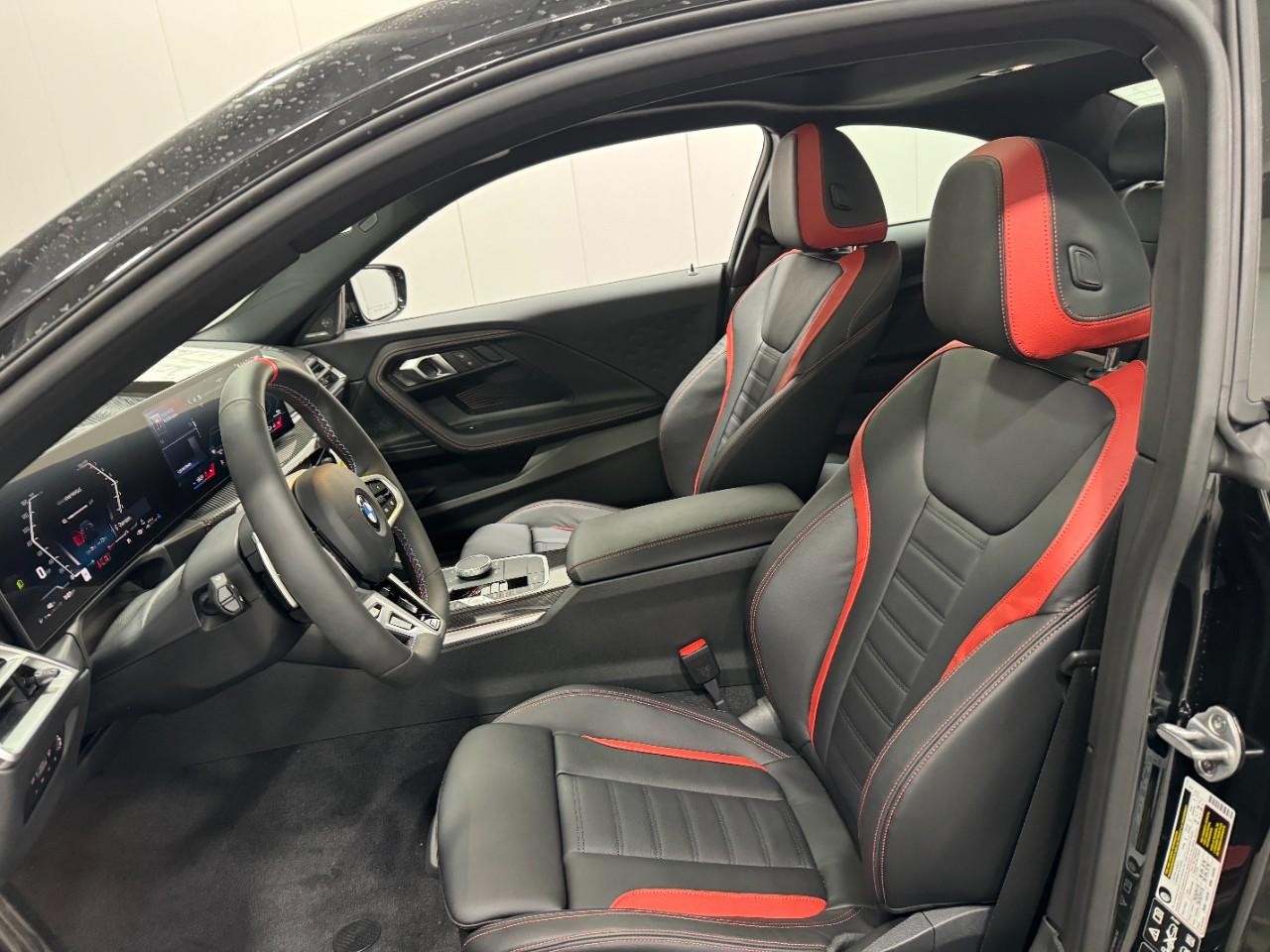 BMW 2 Series Vehicle Full-screen Gallery Image 26