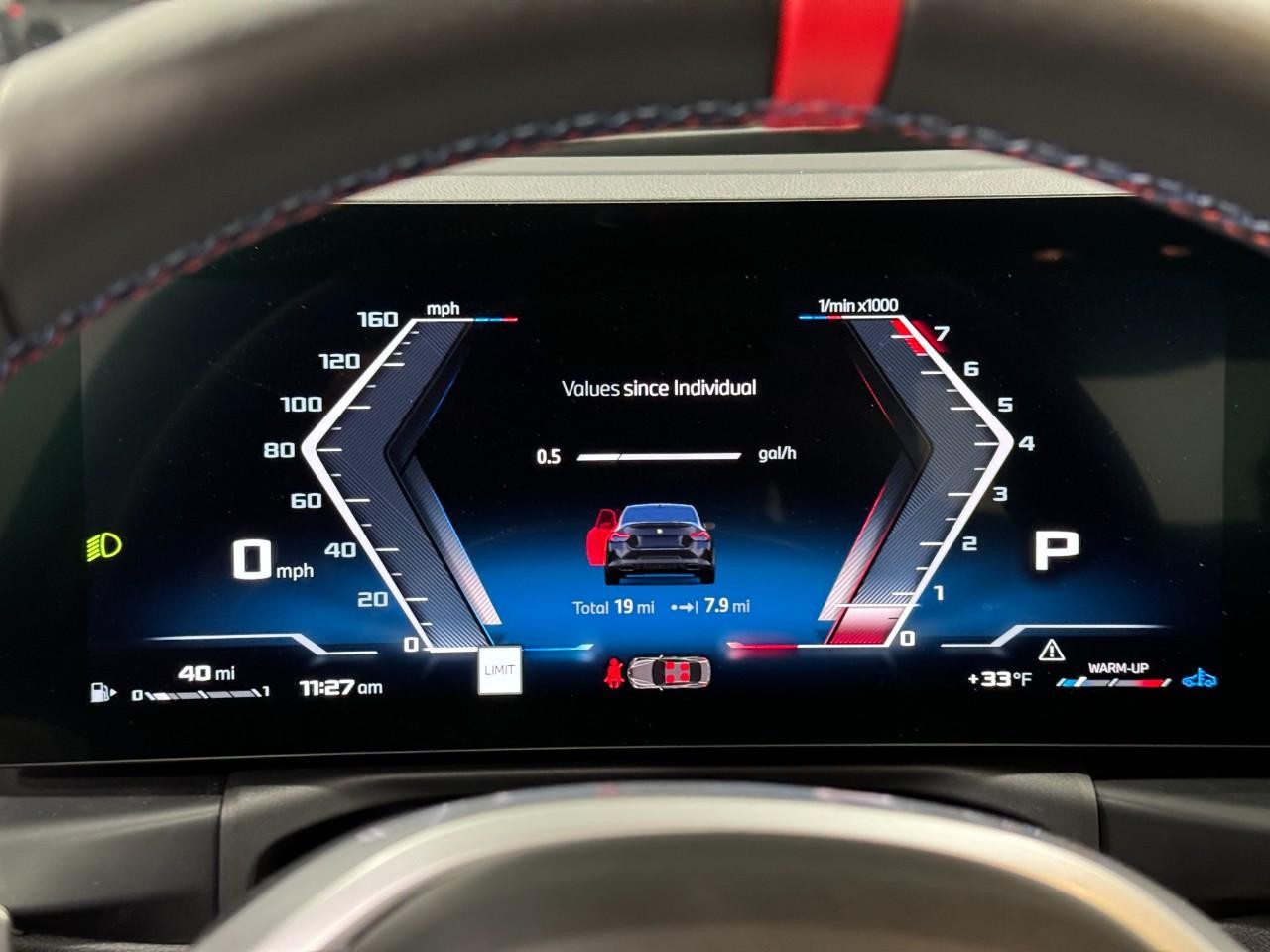 BMW 2 Series Vehicle Full-screen Gallery Image 32