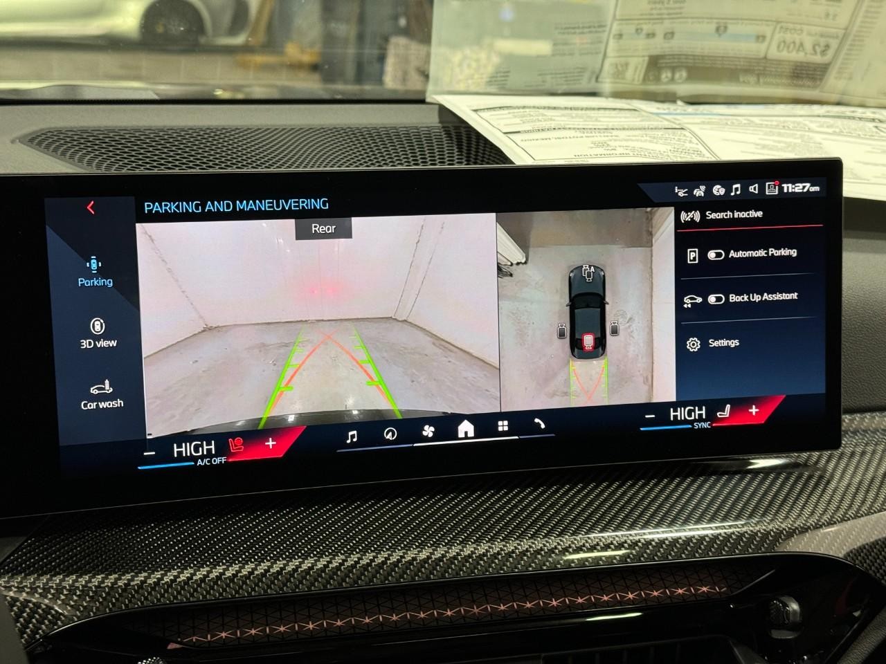 BMW 2 Series Vehicle Full-screen Gallery Image 33