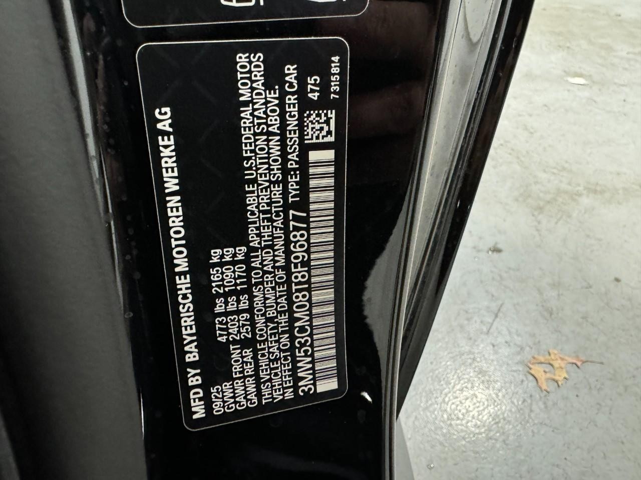 BMW 2 Series Vehicle Full-screen Gallery Image 34