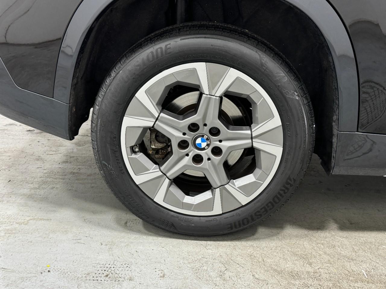 BMW X1 Vehicle Full-screen Gallery Image 5