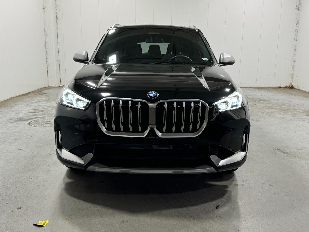 BMW X1 Vehicle Full-screen Gallery Image 7