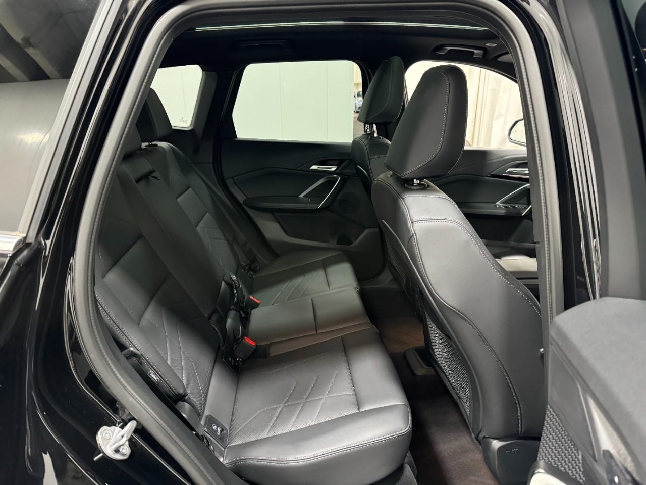 BMW X1 Vehicle Full-screen Gallery Image 10