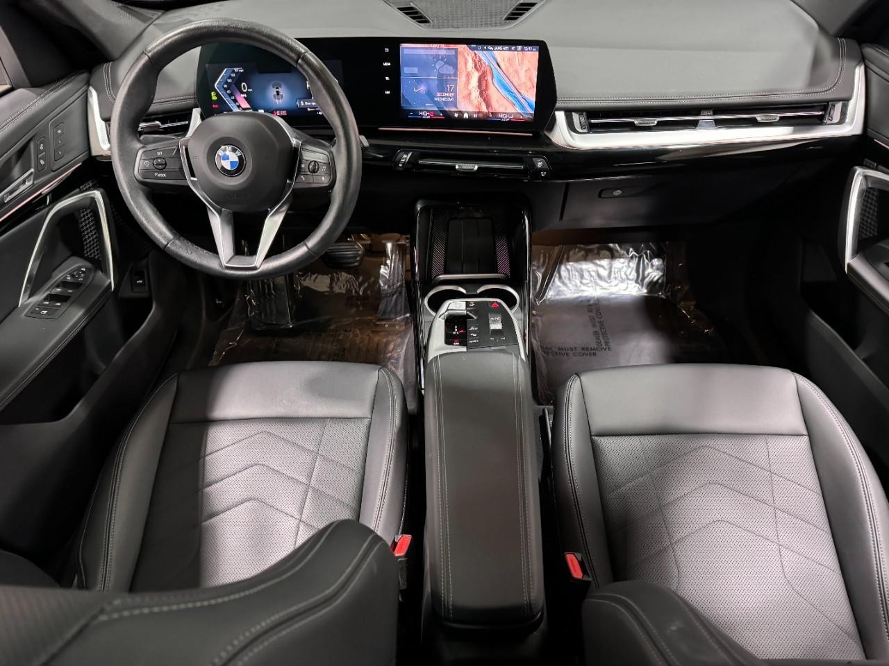 BMW X1 Vehicle Full-screen Gallery Image 12