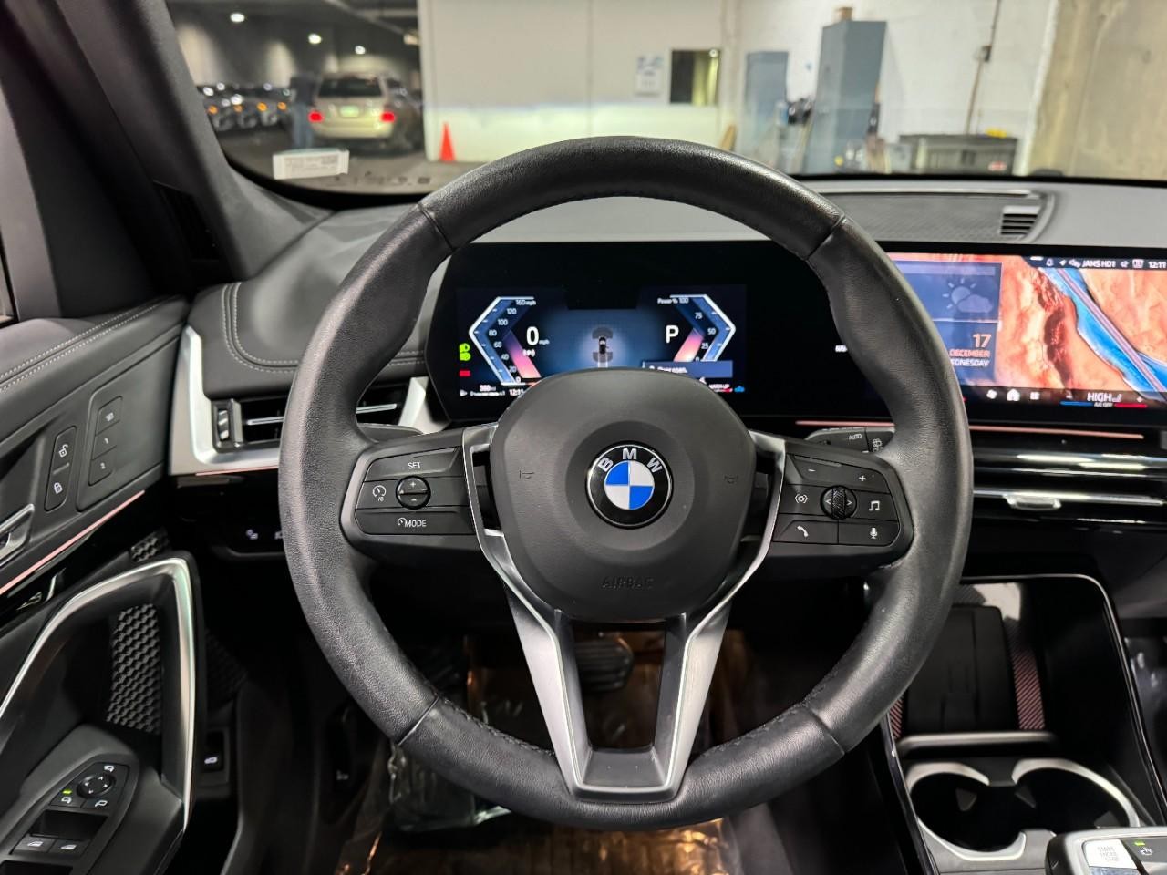 BMW X1 Vehicle Full-screen Gallery Image 13