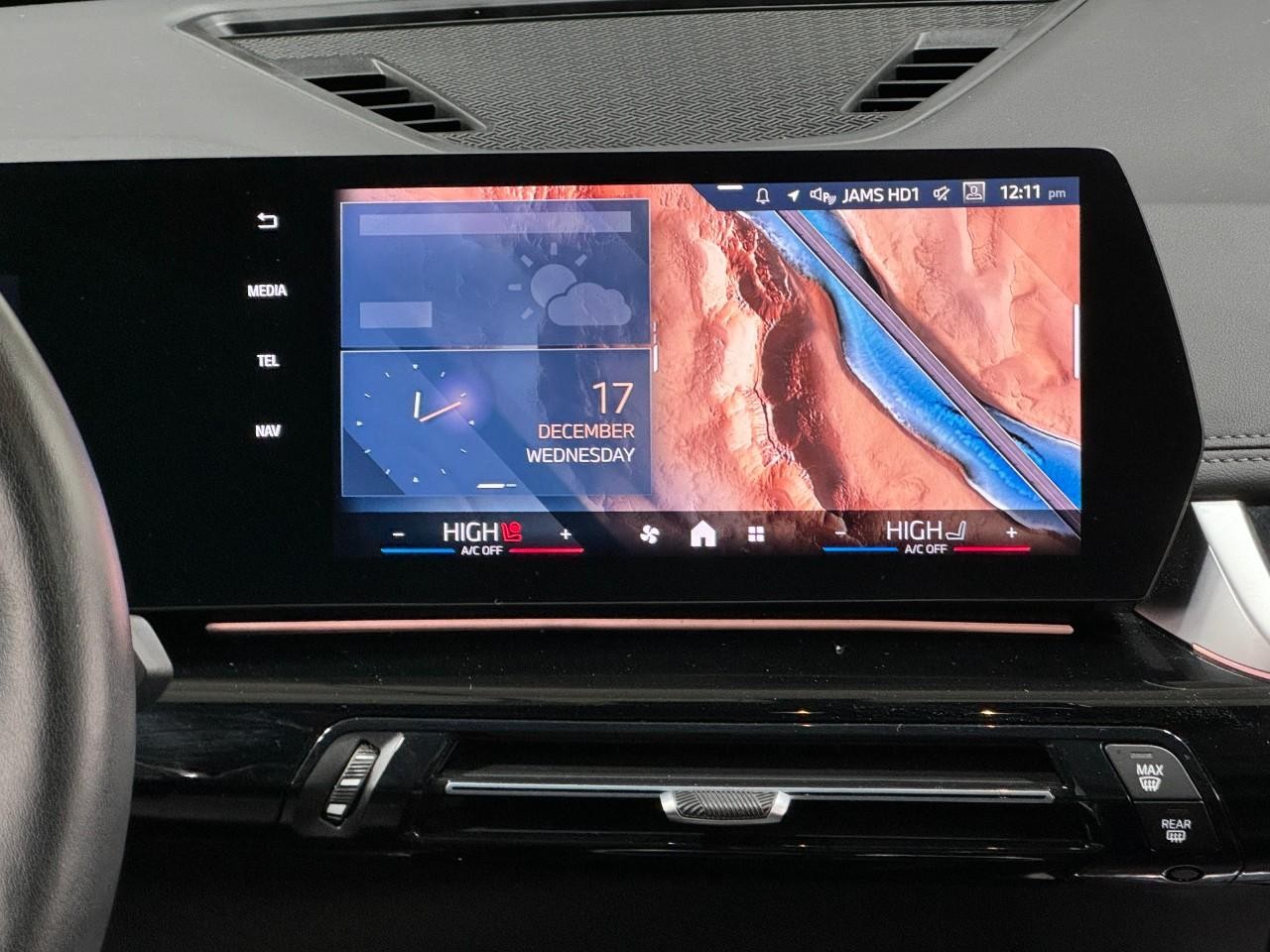 BMW X1 Vehicle Full-screen Gallery Image 14