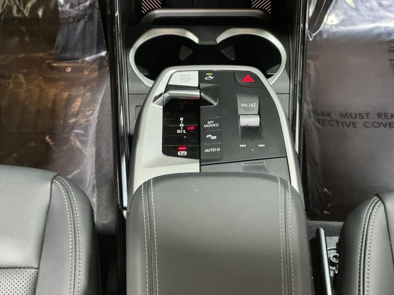 BMW X1 Vehicle Full-screen Gallery Image 15