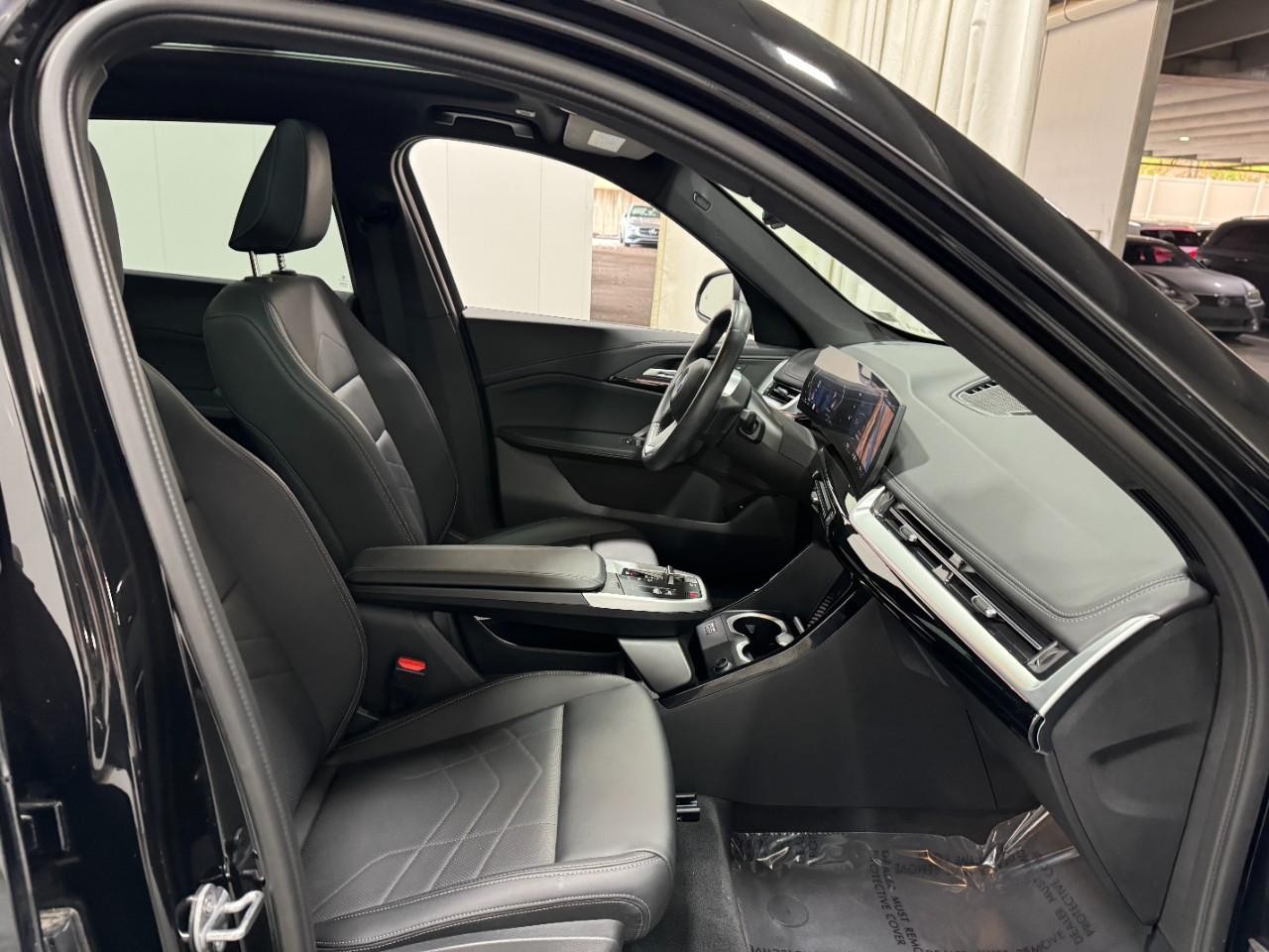 BMW X1 Vehicle Full-screen Gallery Image 17