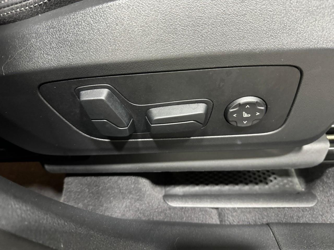 BMW X1 Vehicle Full-screen Gallery Image 19