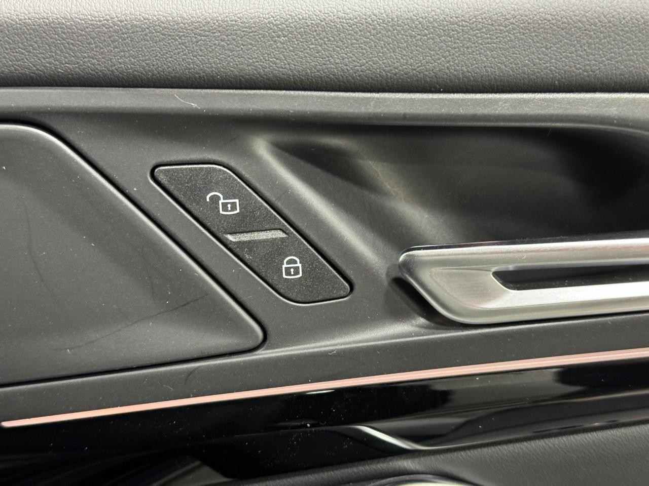 BMW X1 Vehicle Full-screen Gallery Image 20