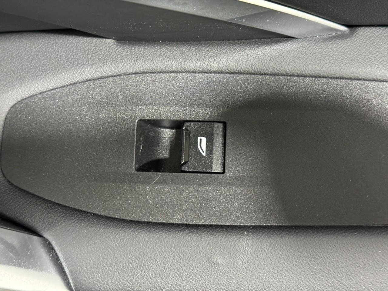 BMW X1 Vehicle Full-screen Gallery Image 21