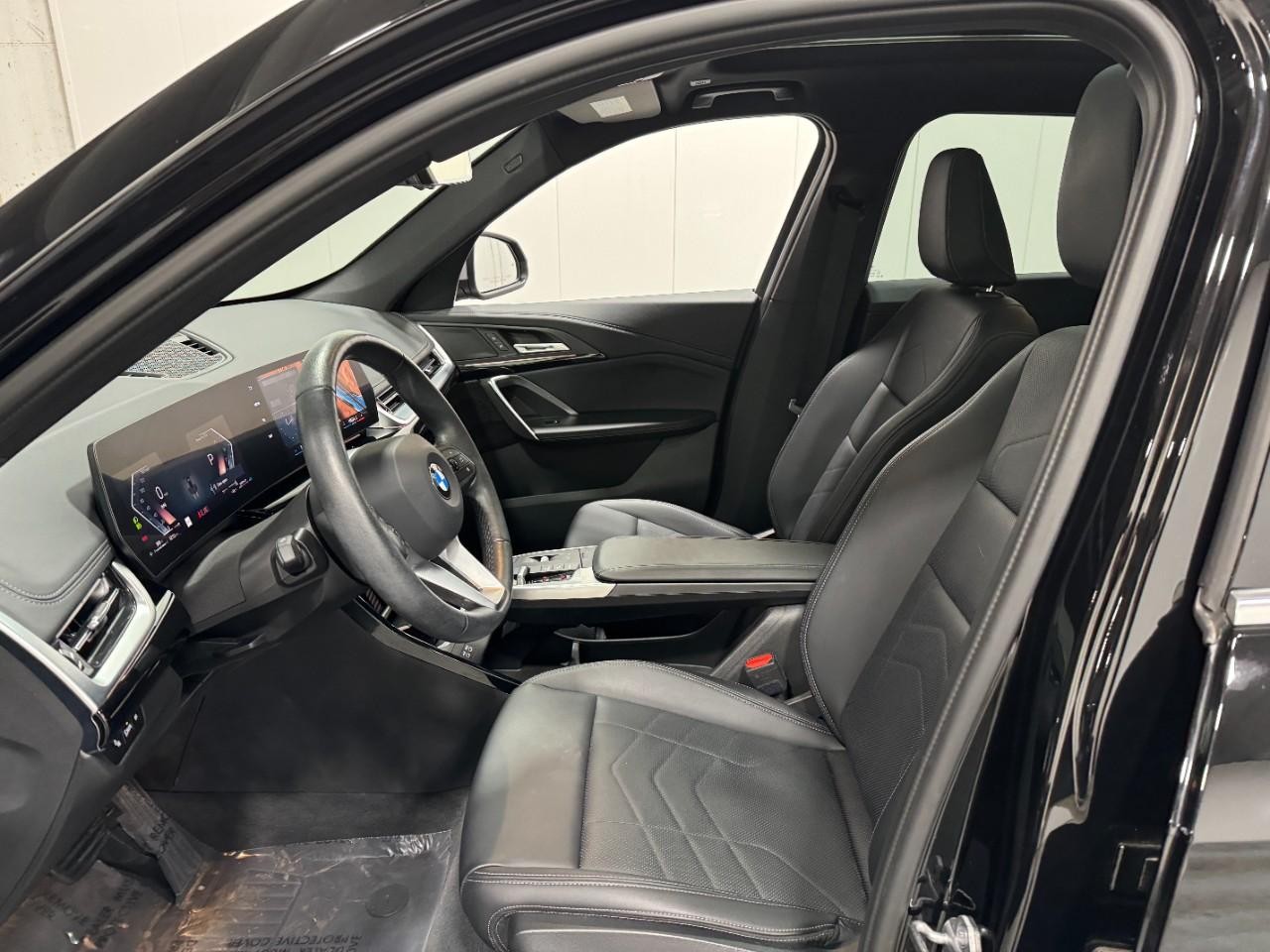 BMW X1 Vehicle Full-screen Gallery Image 25