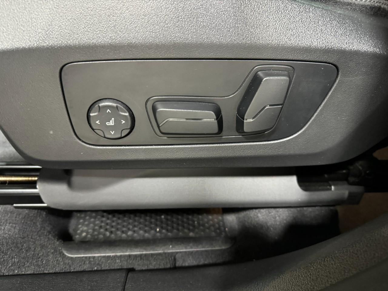 BMW X1 Vehicle Full-screen Gallery Image 27