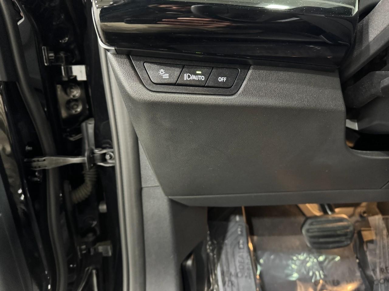 BMW X1 Vehicle Full-screen Gallery Image 28