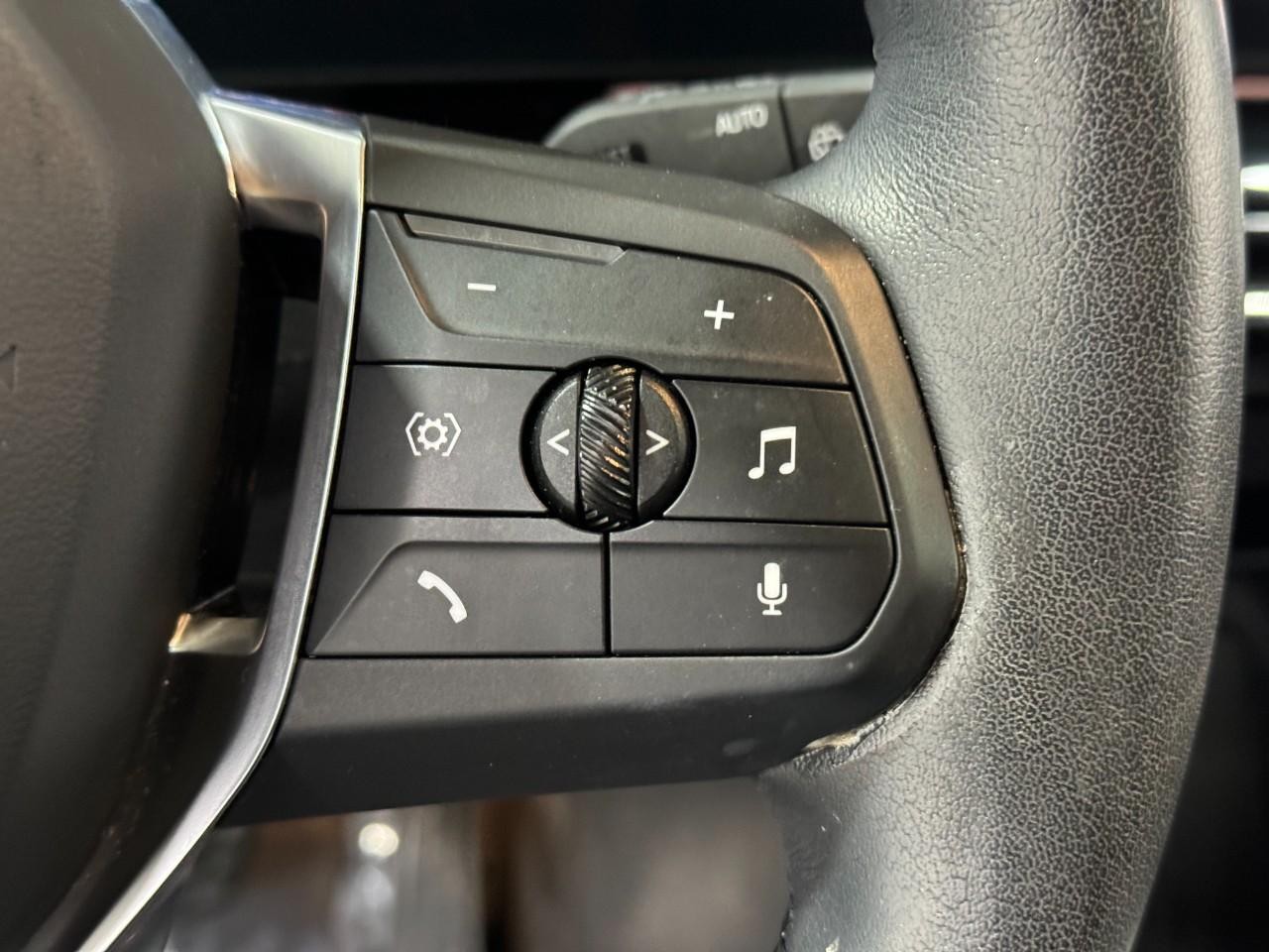 BMW X1 Vehicle Full-screen Gallery Image 30