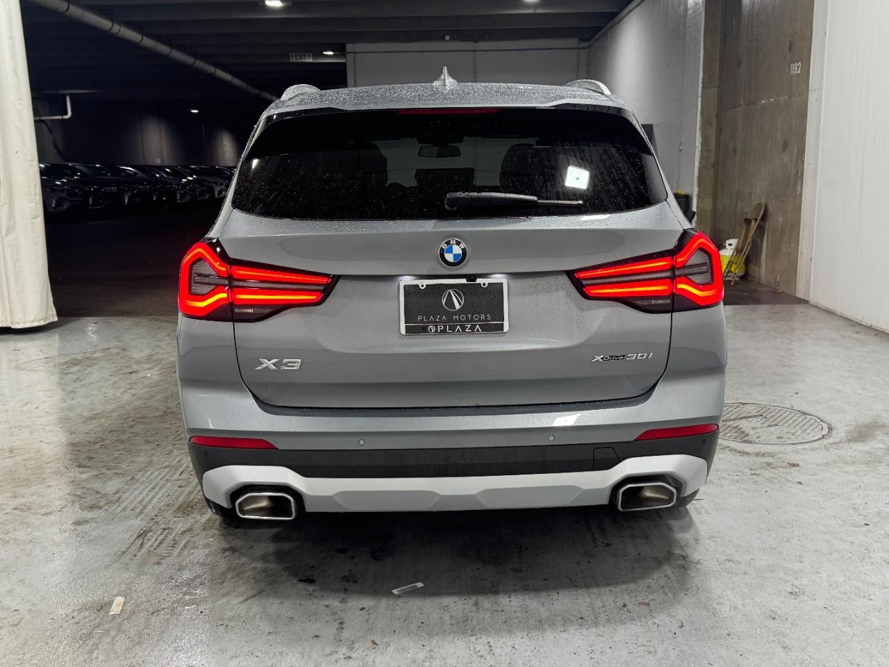 BMW X3 Vehicle Full-screen Gallery Image 9
