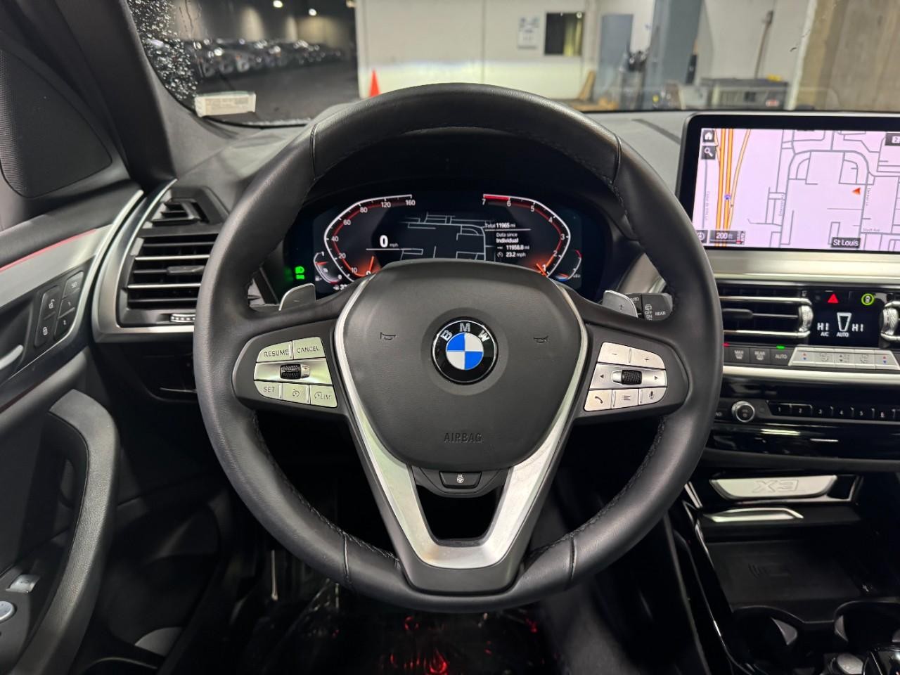 BMW X3 Vehicle Full-screen Gallery Image 14