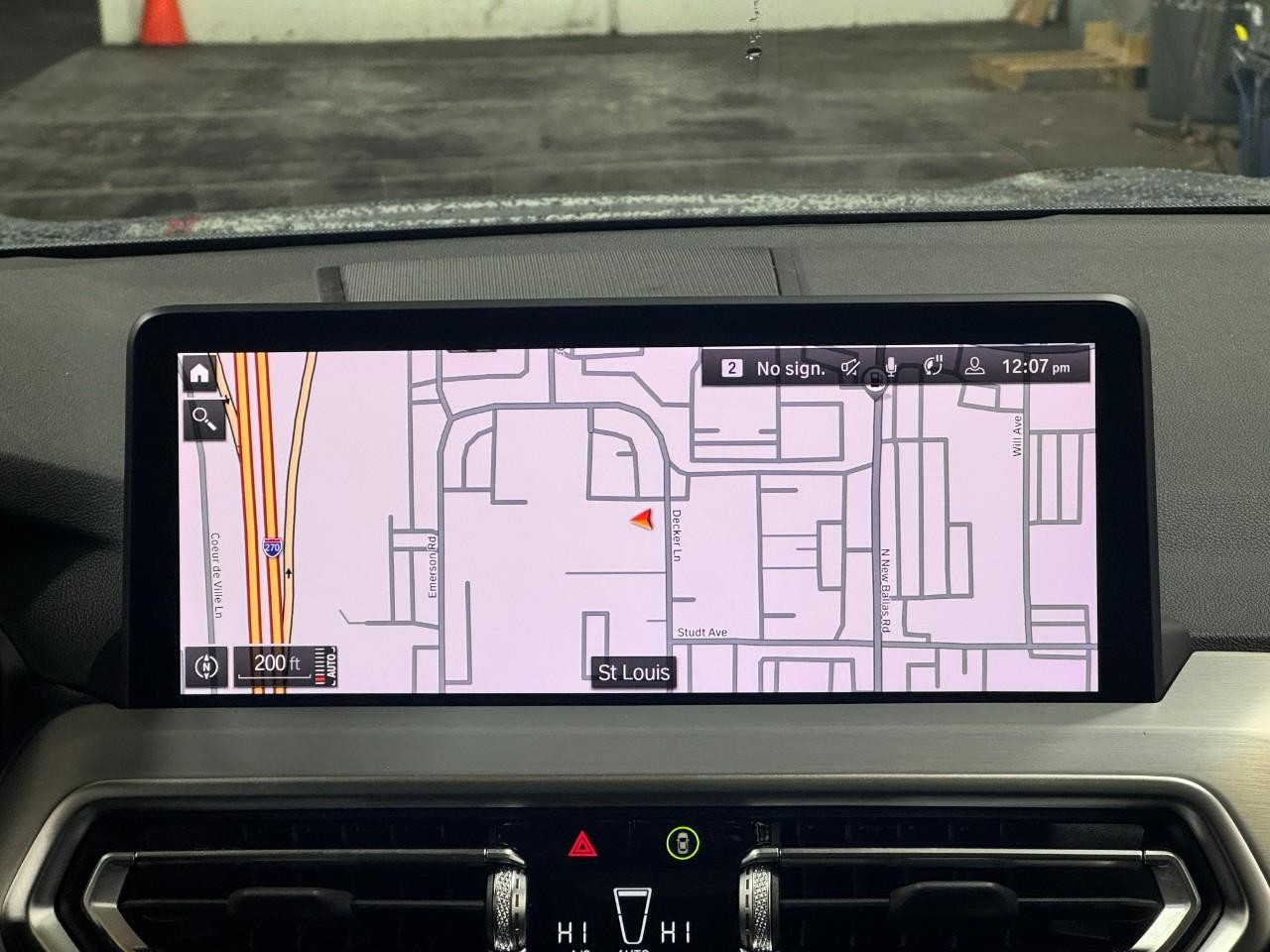 BMW X3 Vehicle Full-screen Gallery Image 15