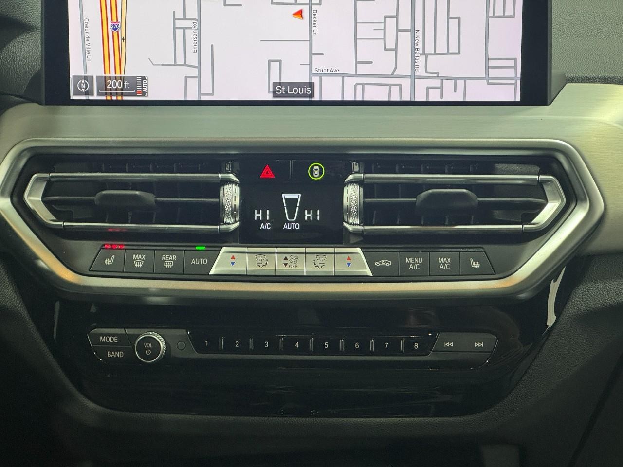 BMW X3 Vehicle Full-screen Gallery Image 16