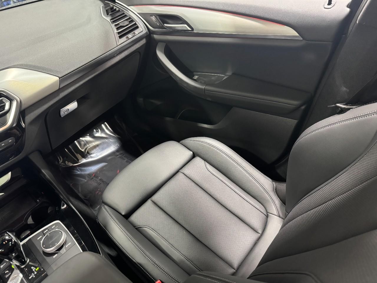 BMW X3 Vehicle Full-screen Gallery Image 18