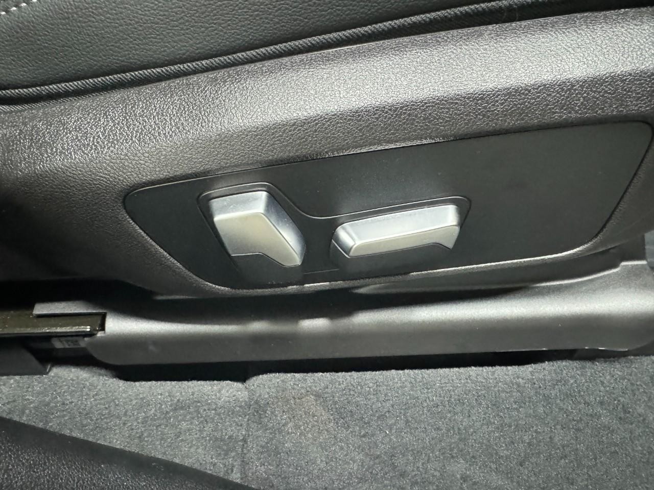 BMW X3 Vehicle Full-screen Gallery Image 21