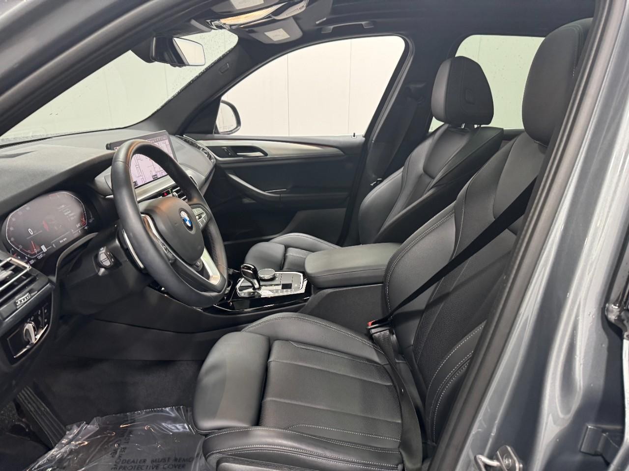 BMW X3 Vehicle Full-screen Gallery Image 26