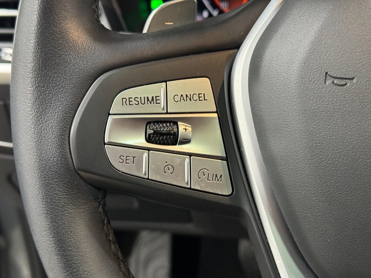 BMW X3 Vehicle Full-screen Gallery Image 30