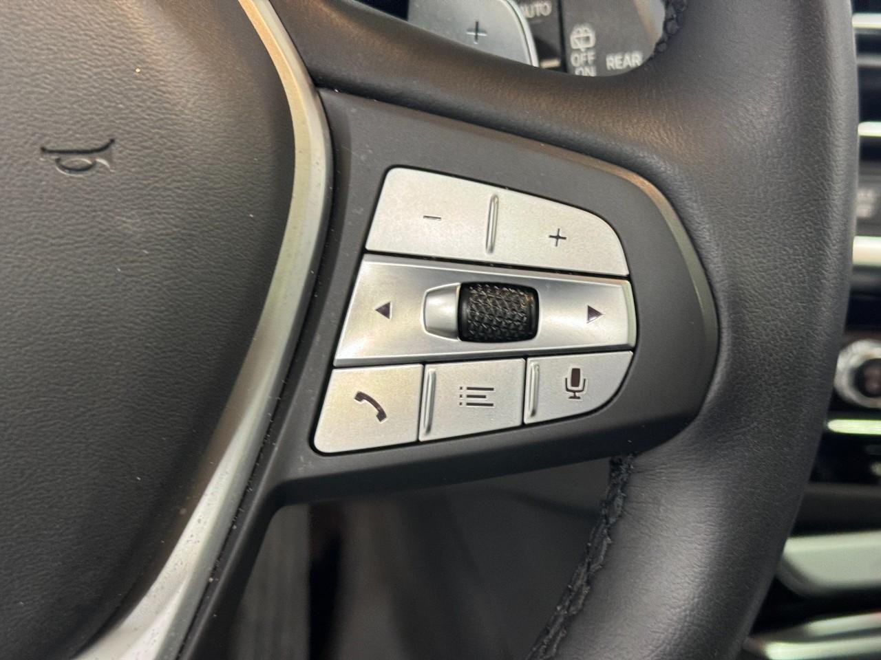 BMW X3 Vehicle Full-screen Gallery Image 31