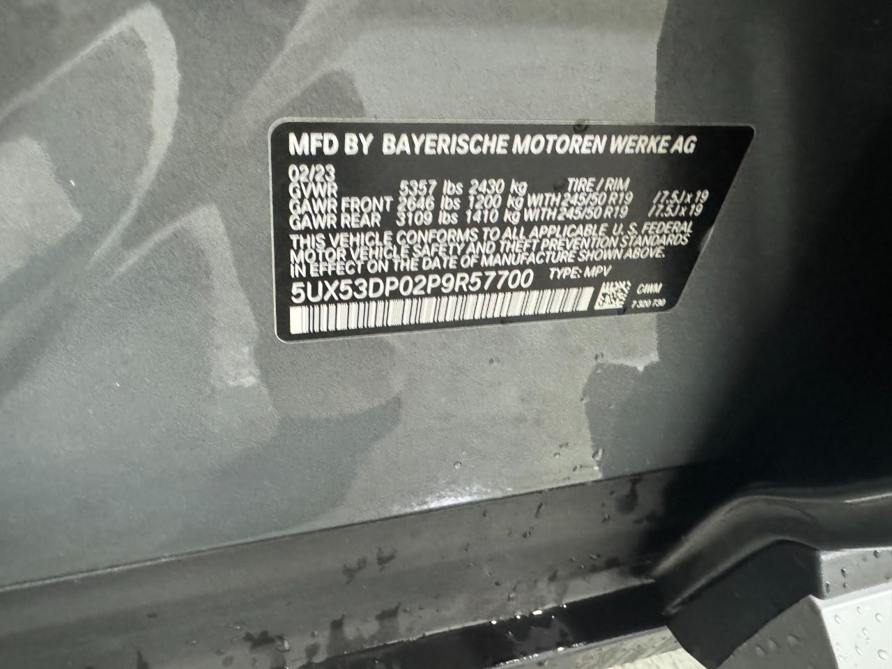 BMW X3 Vehicle Full-screen Gallery Image 35